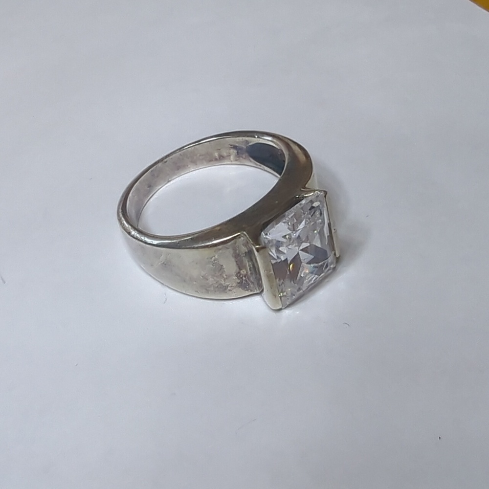Sterling Silver Ring with Clear Cubic Zirconia Crystal Approx Size 6
